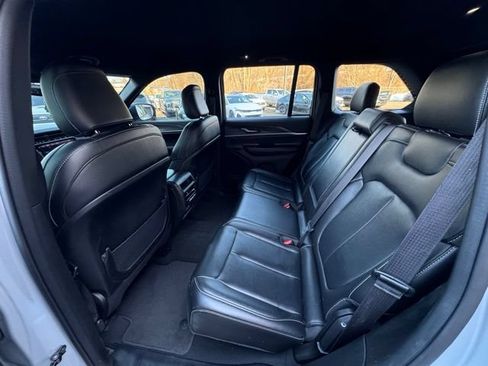 Used 2024 Jeep Grand Cherokee Limited RWD image 16