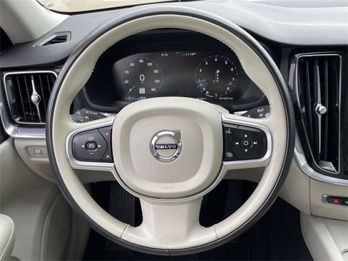 Used 2020 Volvo S60 T5 Momentum image 12