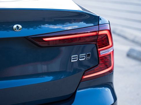 Certified 2024 Volvo S60 B5 Plus AWD/4WD image 5