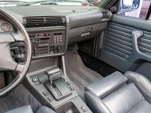 Used 1990 BMW 325i Convertible RWD image 14