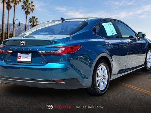 Used 2025 Toyota Camry LE FWD image 5