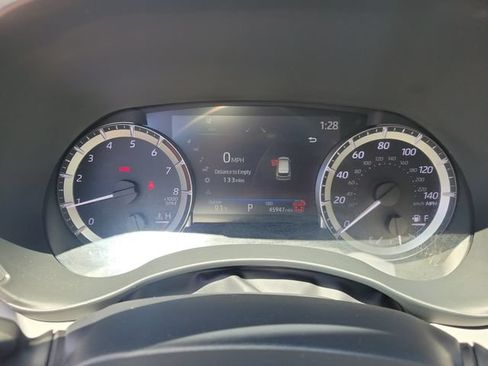 Used 2024 Toyota Highlander XLE FWD image 34
