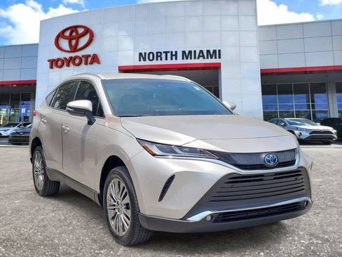 Used 2024 Toyota Venza XLE AWD/4WD image 1