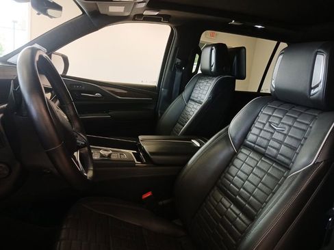 Certified 2022 Cadillac Escalade ESV Sport Platinum w/ LPO, Floor Liner Package AWD/4WD image 18