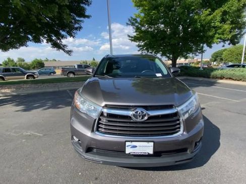 Used 2016 Toyota Highlander XLE AWD/4WD image 3