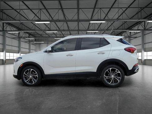 Used 2022 Buick Encore GX Select FWD image 2