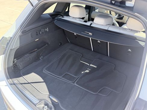 Used 2025 Mercedes-Benz GLC 300 4MATIC image 15