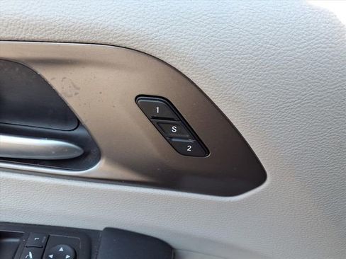 Used 2018 Chrysler Pacifica Limited w/ Tire & Wheel Group image 10