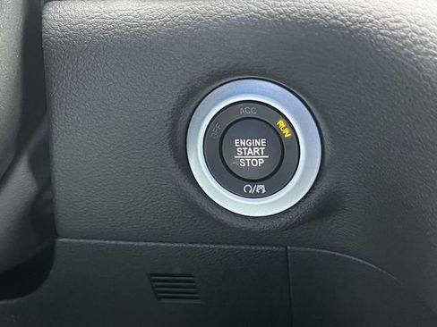 New 2026 Chrysler Pacifica Select FWD image 24