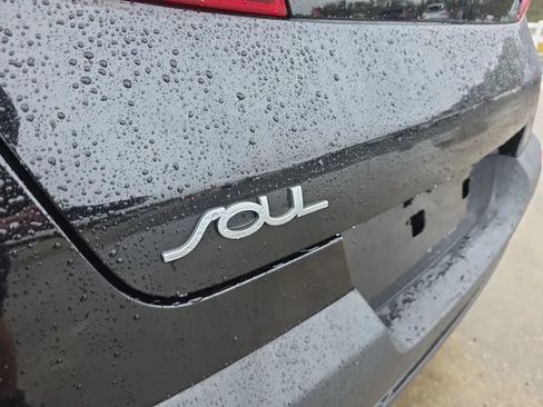 Used 2022 Kia Soul S FWD image 11