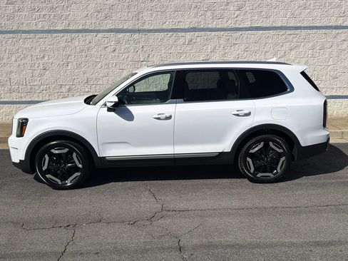 Used 2023 Kia Telluride EX w/ EX Captain's Chair Package image 4