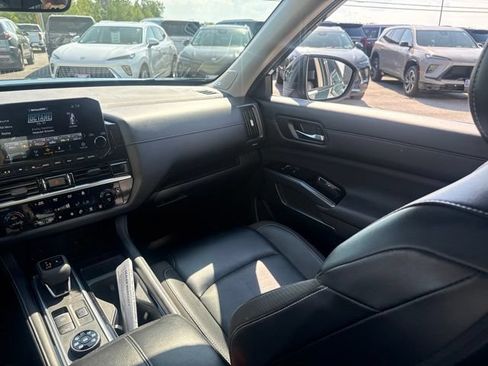 Used 2023 Nissan Pathfinder SL w/ SL Premium Package AWD/4WD image 25