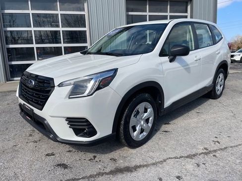 Used 2022 Subaru Forester Base image 3