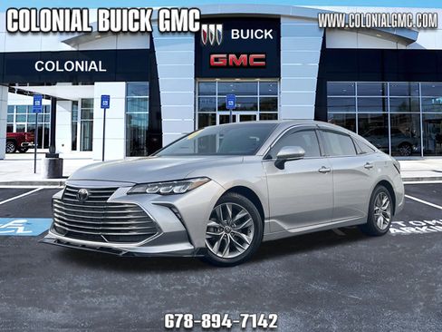 Used 2022 Toyota Avalon XLE image 1