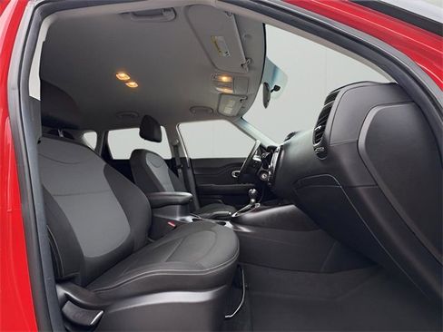 Used 2017 Kia Soul + image 12