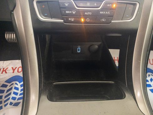 Used 2017 Ford Fusion SE w/ Fusion SE Technology Package image 22