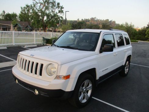 Used 2014 Jeep Patriot Sport FWD image 2