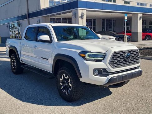 Used 2023 Toyota Tacoma TRD Off-Road w/ TRD Premium Off Road Package image 9