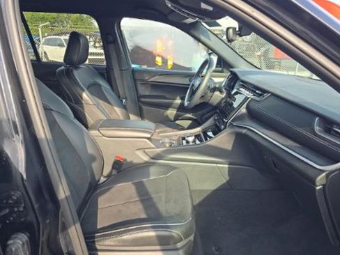 Used 2023 Jeep Grand Cherokee Altitude AWD/4WD image 12