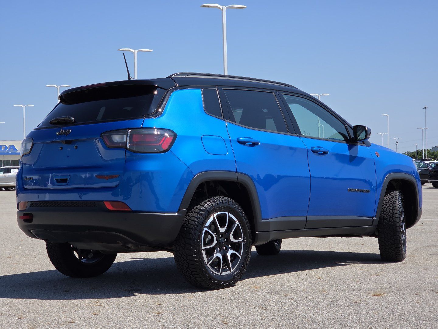 Used 2024 Jeep Compass Trailhawk w/ Trailhawk Elite Group AWD/4WD image 19