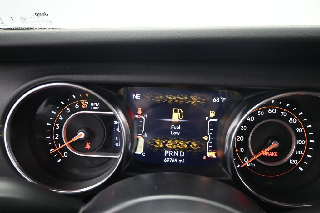 Used 2022 Jeep Wrangler Unlimited Sahara AWD/4WD image 19