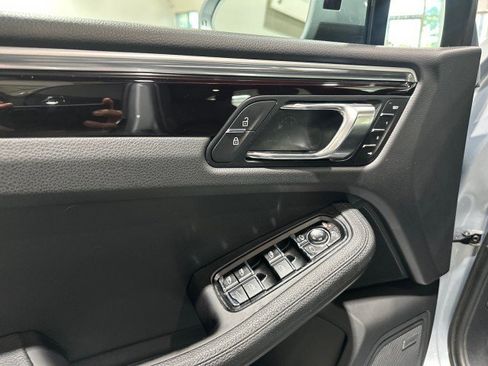 Used 2021 Porsche Macan AWD/4WD image 41