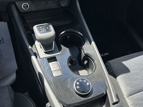 Used 2023 Nissan Rogue SV image 22