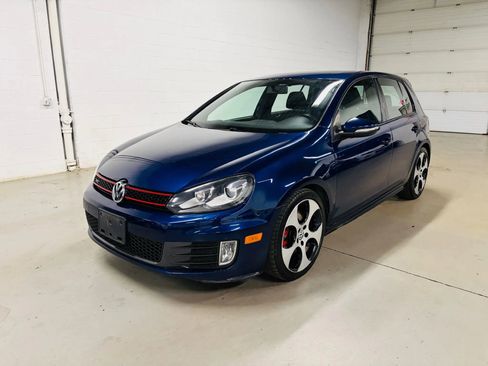Used 2011 Volkswagen Golf 4-Door FWD image 2