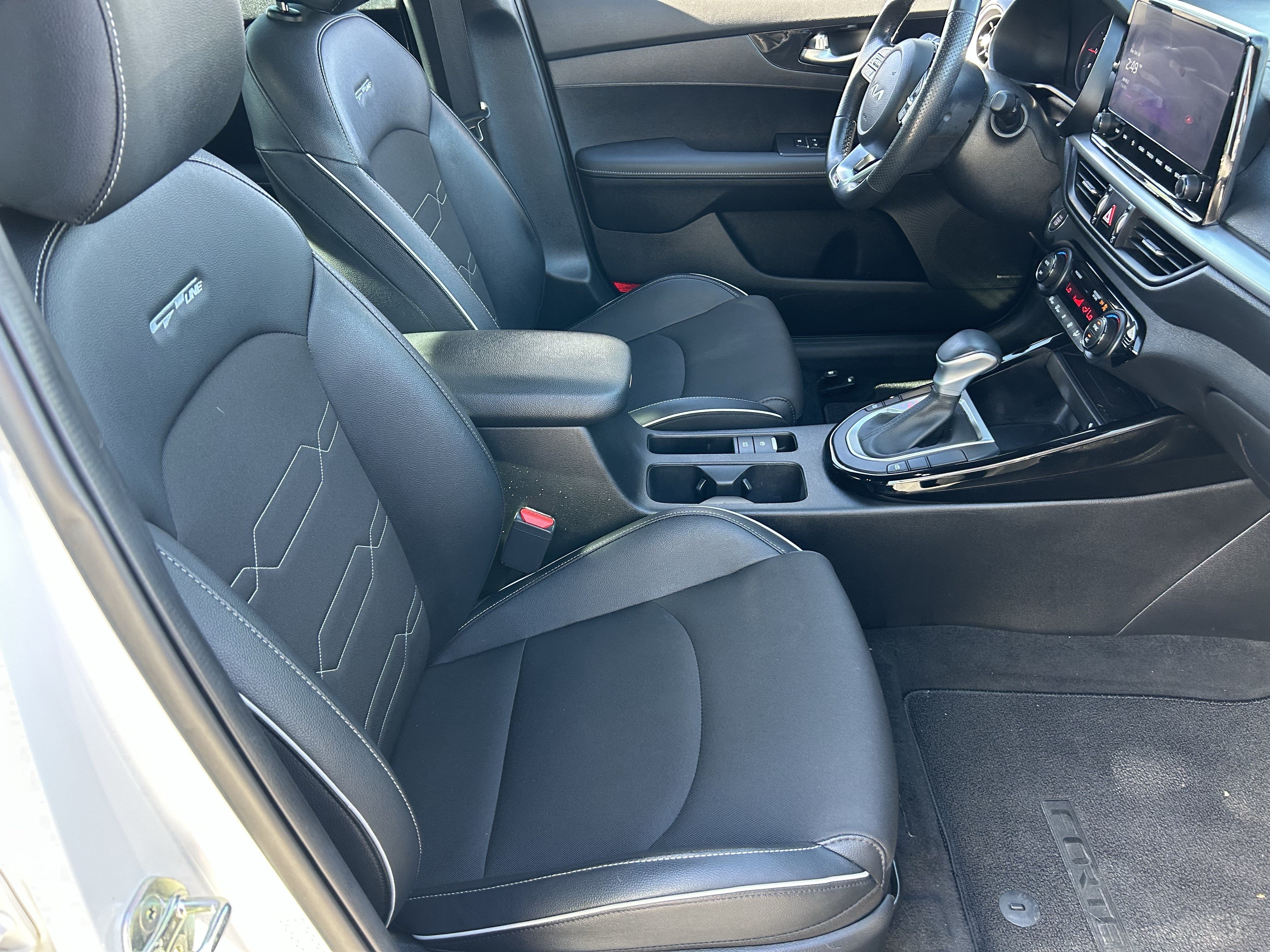 Used 2023 Kia Forte GT-Line w/ GT-Line Premium Package FWD image 9