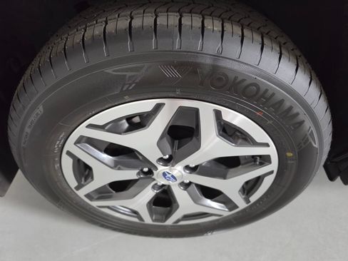 Used 2024 Subaru Forester Premium AWD/4WD image 11