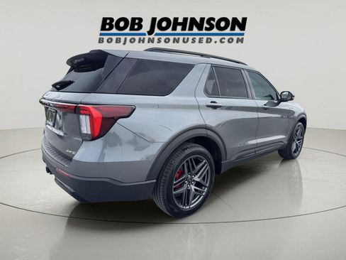 Used 2025 Ford Explorer ST-Line w/ ST-Line Street Pack AWD/4WD image 3