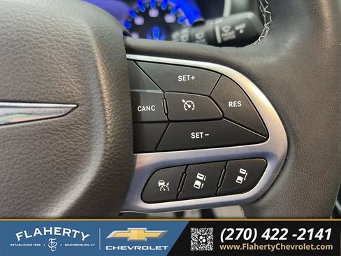 Used 2024 Chrysler Pacifica Touring-L FWD image 22