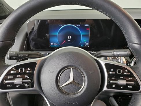 Used 2021 Mercedes-Benz GLB 250 4MATIC image 29