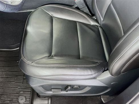 Used 2021 Ford Explorer XLT w/ Equipment Group 202A RWD image 22