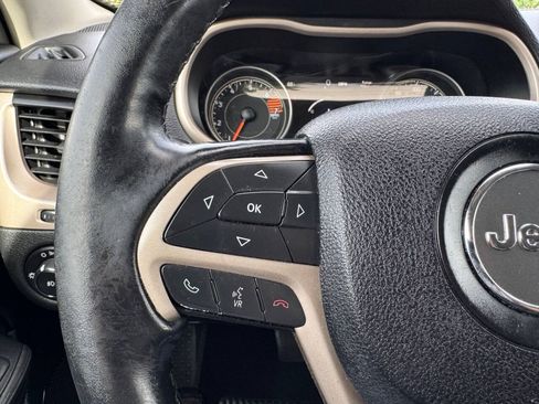 Used 2017 Jeep Cherokee Limited FWD image 17