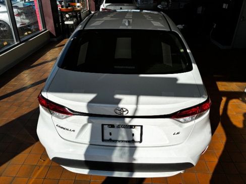 Used 2022 Toyota Corolla LE FWD image 11