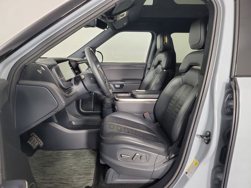 Used 2022 Rivian R1T Adventure image 20