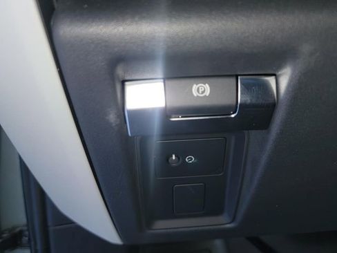 Used 2024 Land Rover Defender 110 S image 27