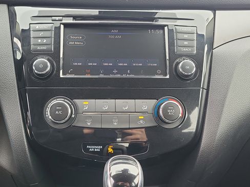 Used 2022 Nissan Rogue Sport S image 29