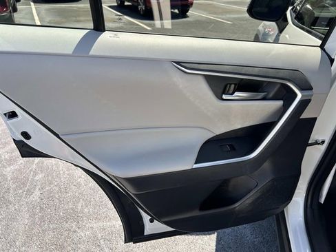 Used 2025 Toyota RAV4 XLE FWD image 21