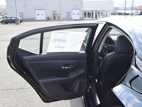 Used 2025 Nissan Sentra SR w/ SR Premium Package FWD image 10