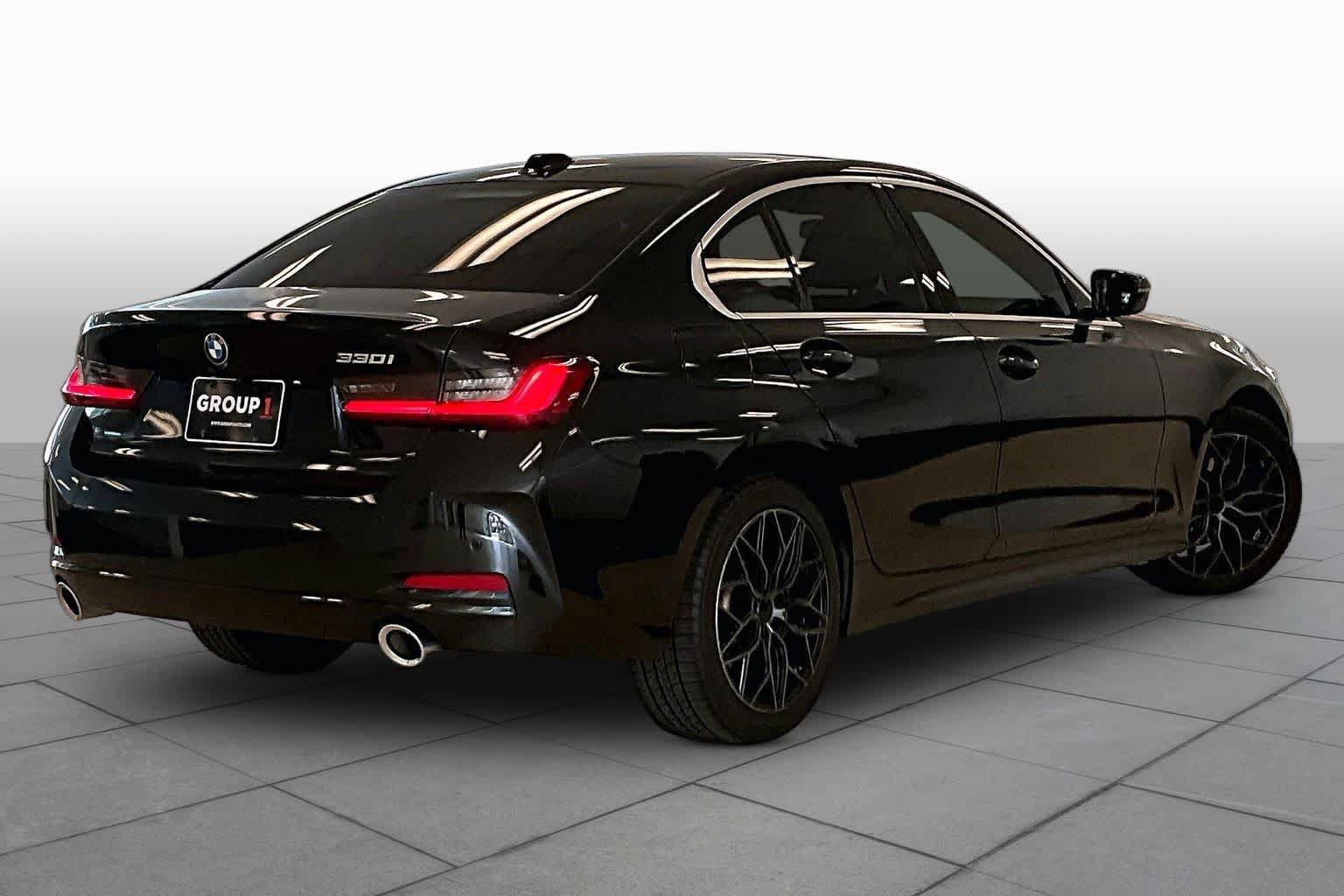 Used 2024 BMW 330i Sedan w/ Convenience Package RWD image 11