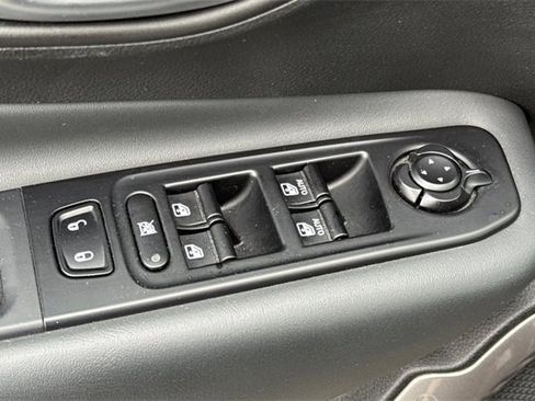 Used 2022 Jeep Renegade Latitude w/ Convenience Group image 12