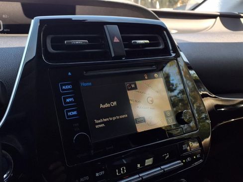 Used 2016 Toyota Prius Three Touring w/ Preferred Accessory Package FWD image 8