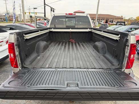 Used 2008 Chevrolet Silverado 3500 LTZ w/ EZ-Lift Tailgate Package image 19