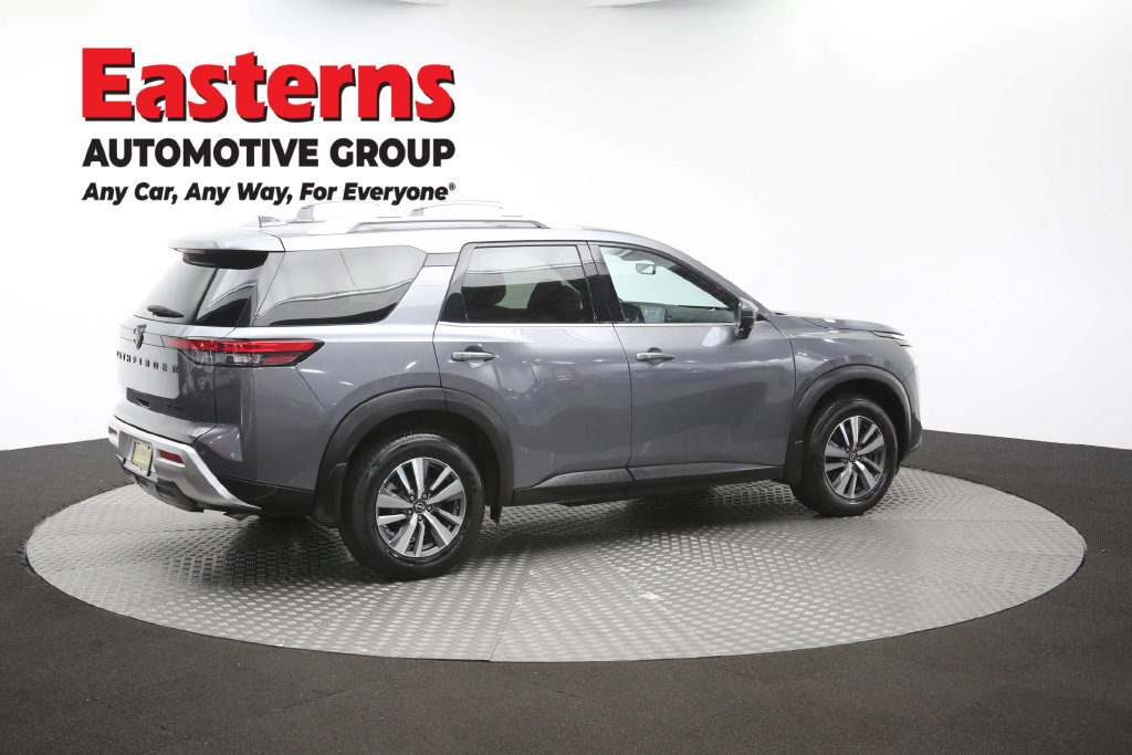 Used 2024 Nissan Pathfinder SL w/ Black Appearance Package AWD/4WD image 46