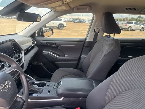 Used 2022 Toyota Highlander L FWD image 35