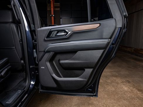 Used 2025 GMC Yukon Denali AWD/4WD image 34