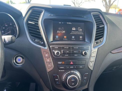 Used 2017 Hyundai Santa Fe Limited image 6
