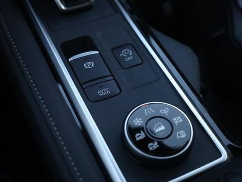 New 2026 Nissan Pathfinder SL AWD/4WD image 16
